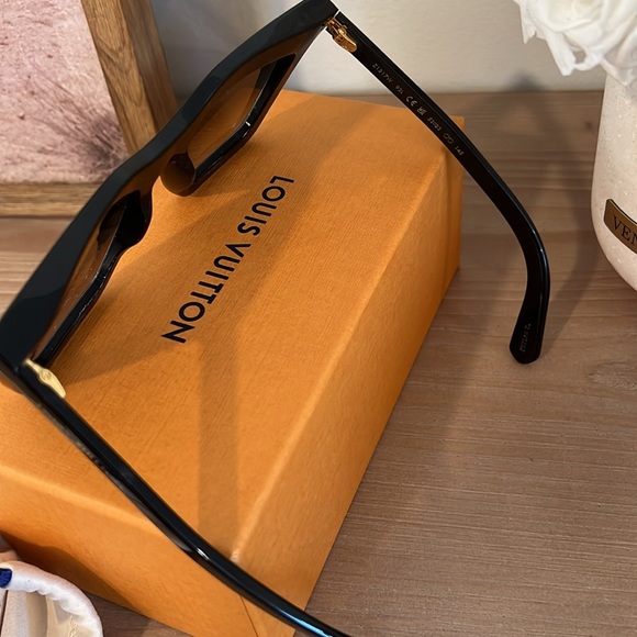 Louis Vuitton La Grande Bellezza Sunglasses - Picture 7 of 8